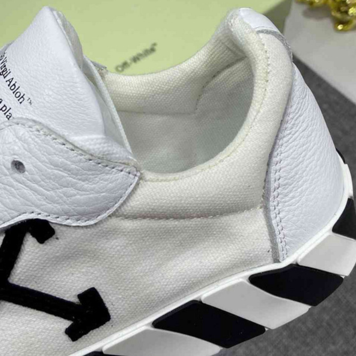 Off-White "Vulcanized Low Leather" Sneakers